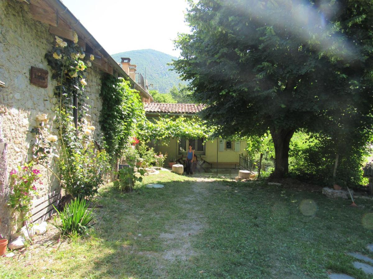 Le Moulin Bed and Breakfast Pradelle Exteriör bild
